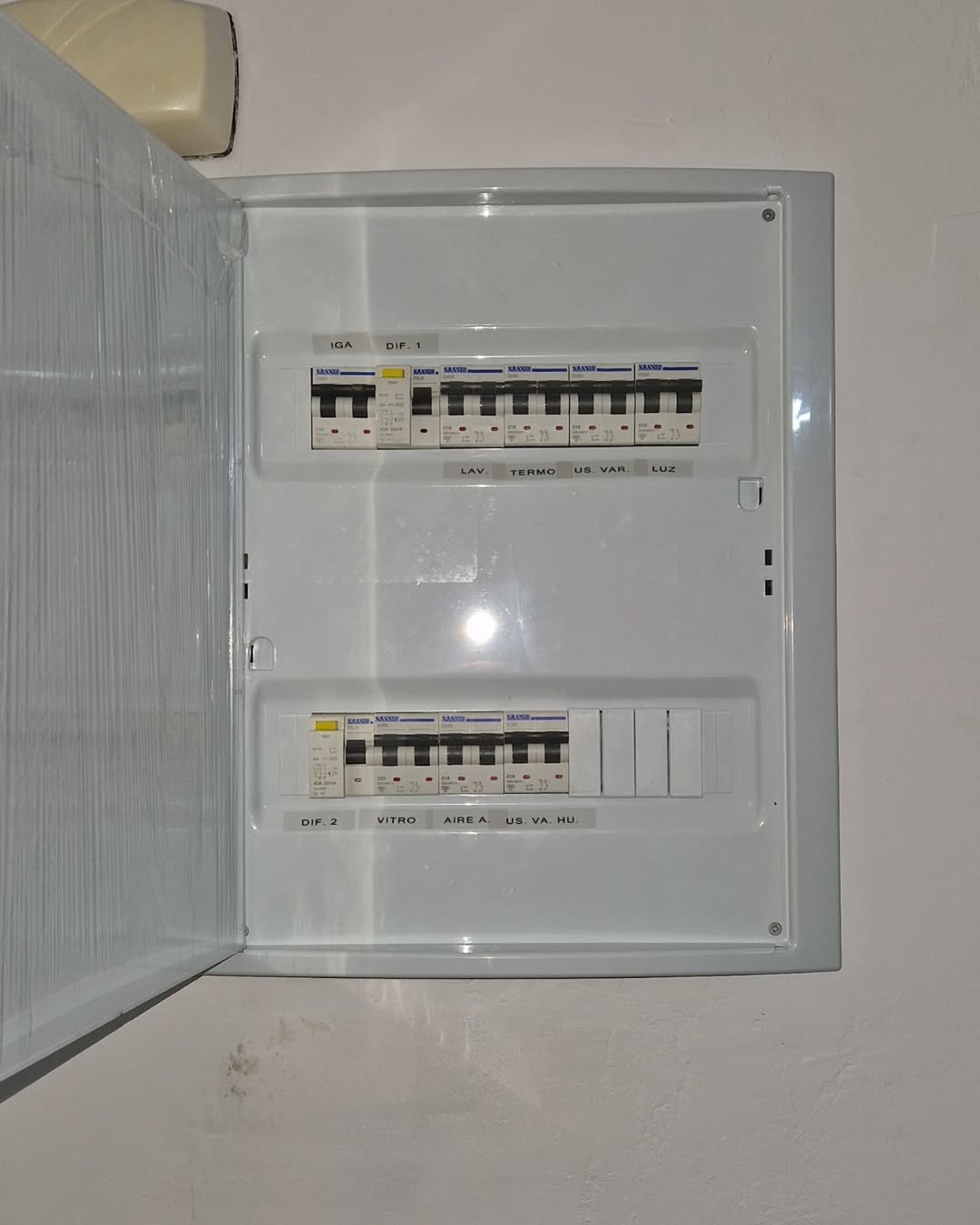 Instalación de cuadros eléctricos en vivienda unifamiliar