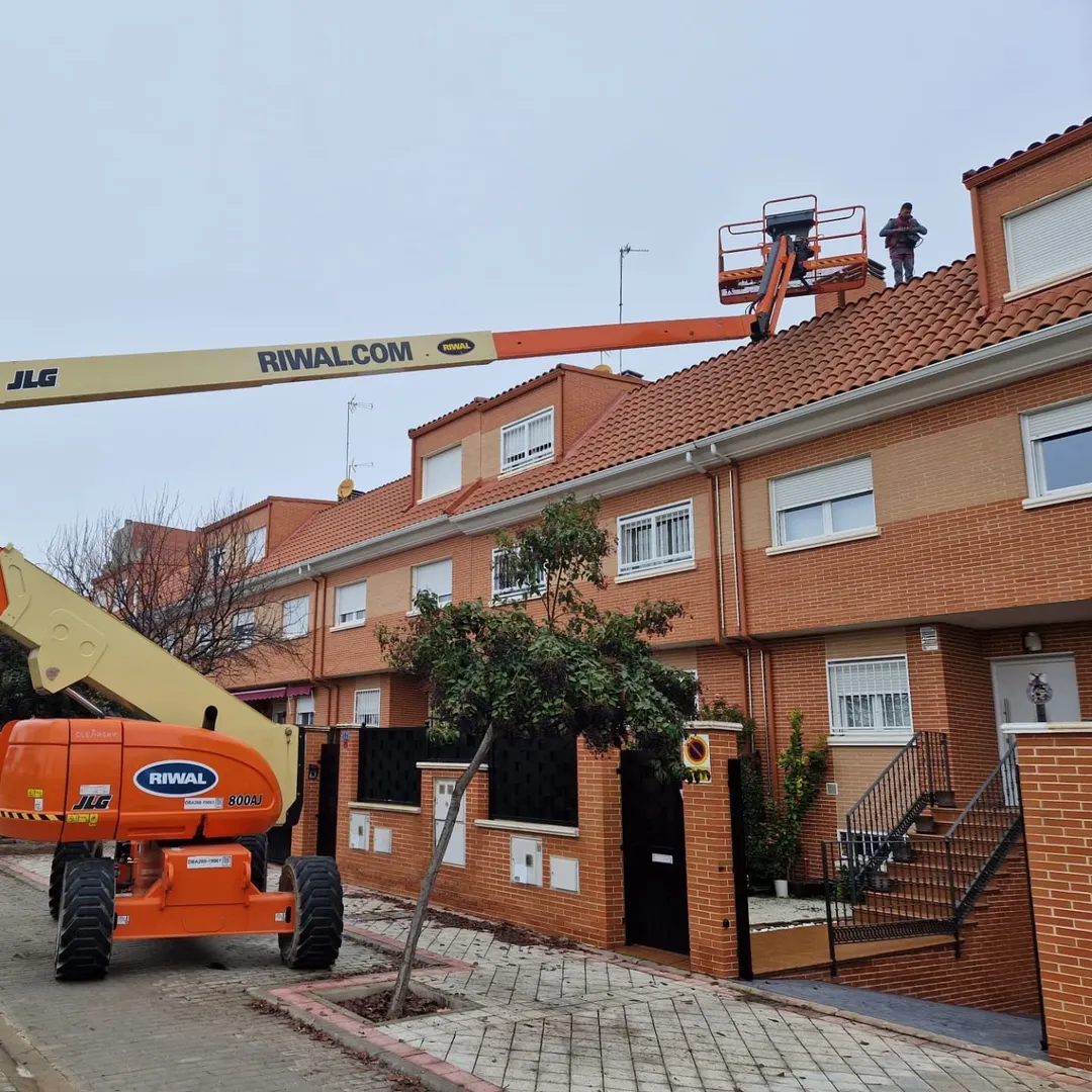 Grúa instalación placas solares